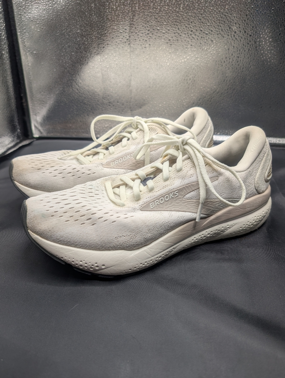 Brooks Men's Ghost 16 Shoes Coconut/Chateau/Forged Iron.  Size 9, Good Condition